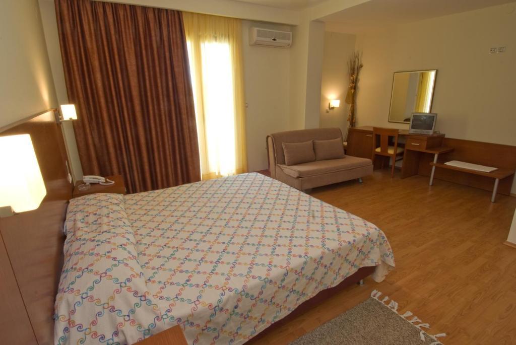 Zorbas Hotel Миртея Экстерьер фото